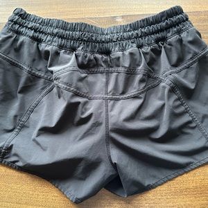 Lululemon SIZE 12 Hotty Hot High-Rise Lined Short 4"